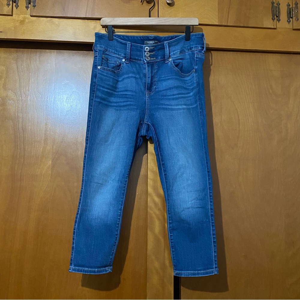 Torrid Medium Wash Super Soft Crop Jegging